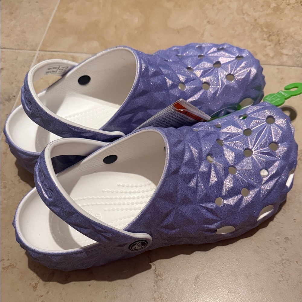 NWT! CROCS Kids' Classic Iridescent Purple Geo Clogs Size J6 - Picture 2 of 6